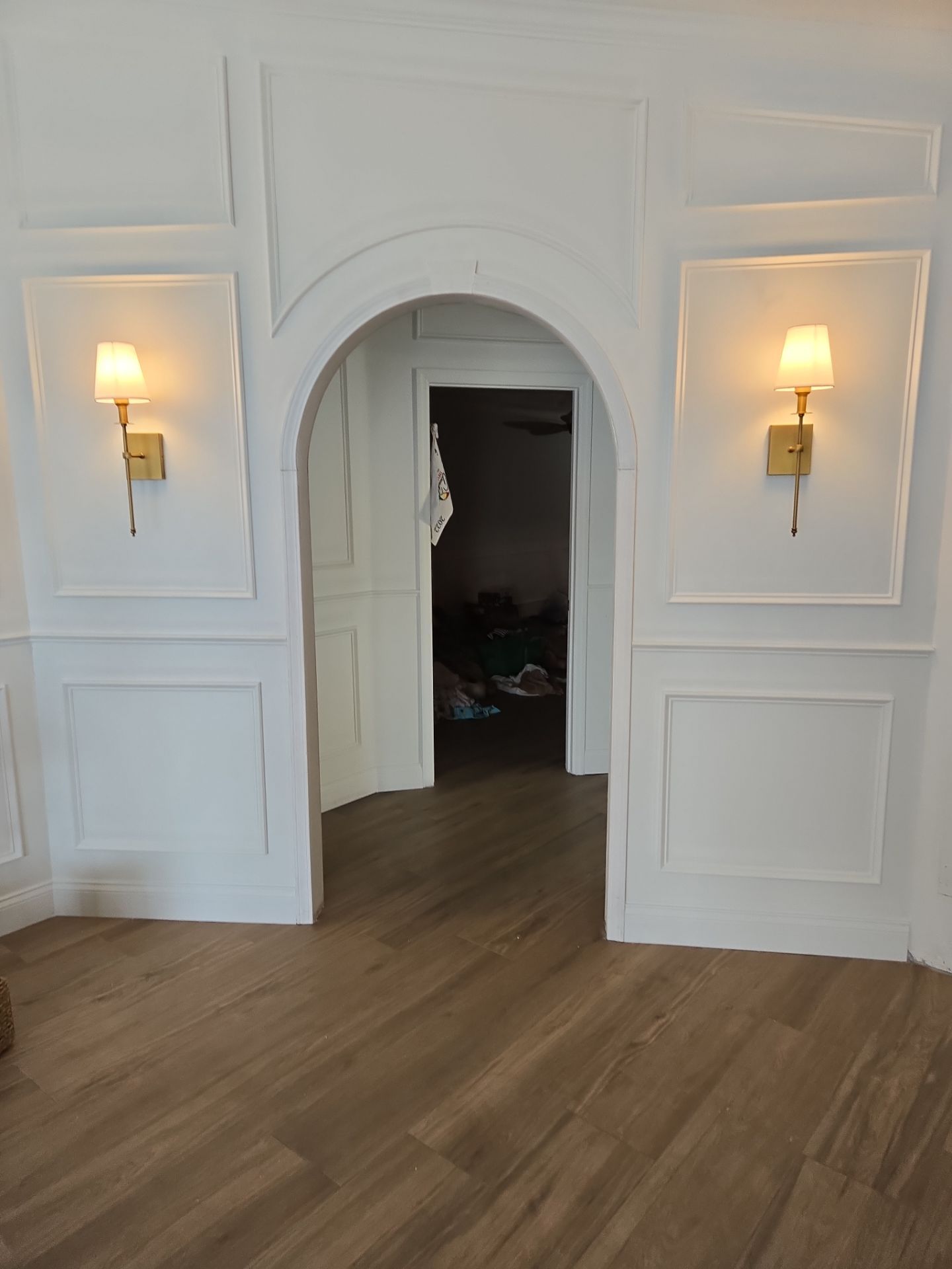 Light sconces
